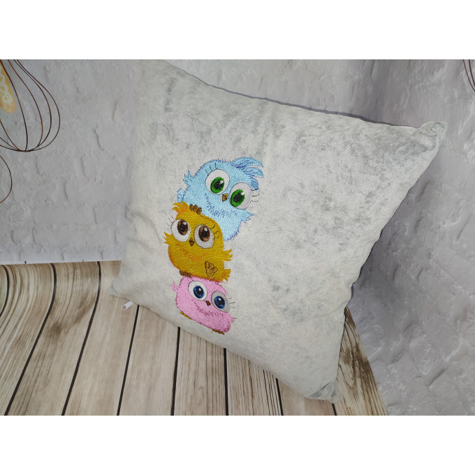 Pillowcase with chickens, for children.