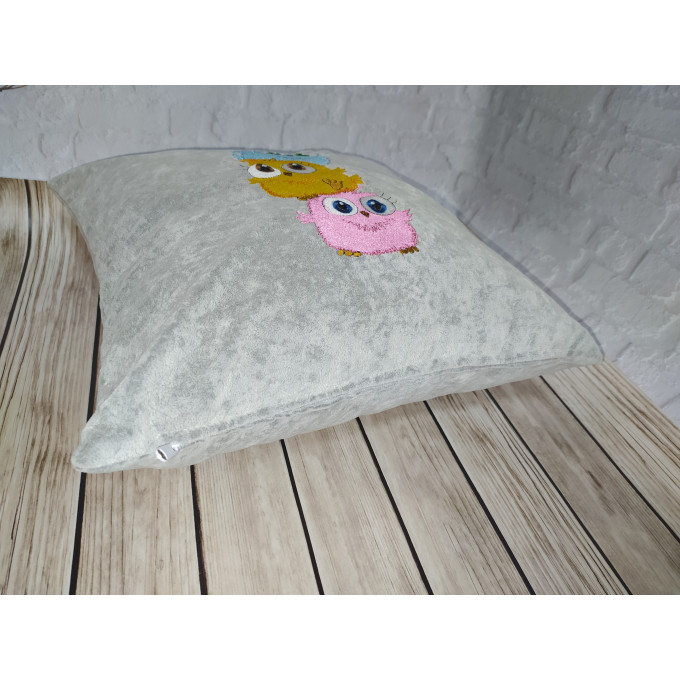 Pillowcase with chickens, for children.